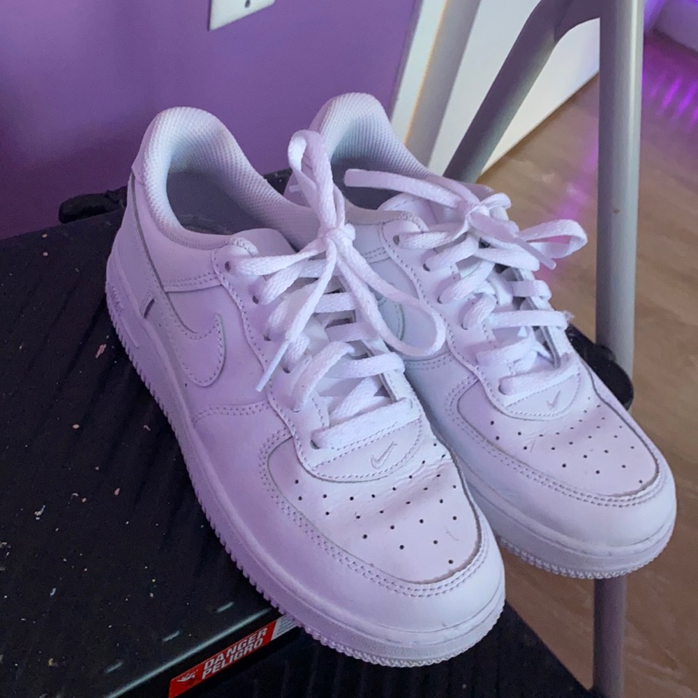 all white air force 1’s
